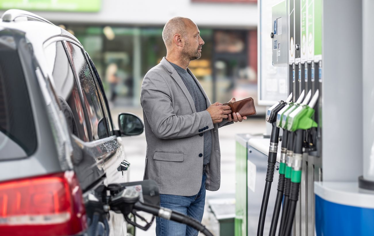 АЗС знову переписали ціни: яка ситуація на вечір і чи буде бензин по 100 гривень