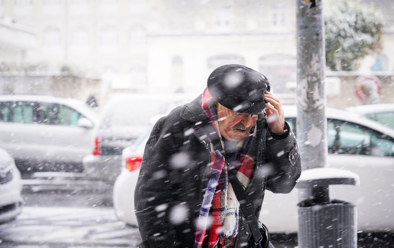 Ускладнення погоди в Україні: де сьогодні чекати сильний вітер, а де - мокрий й сніг