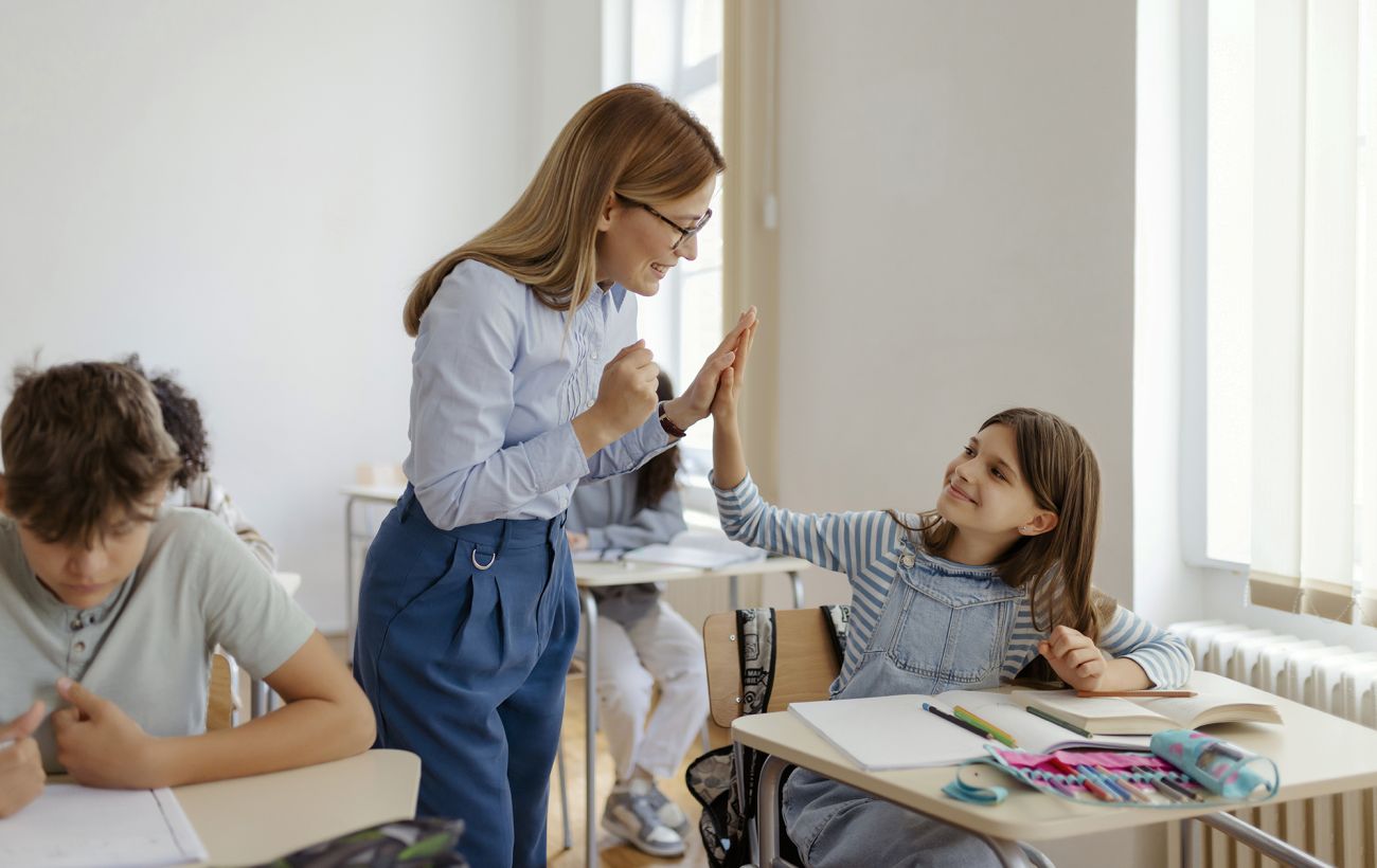 Без "традиційних" букетів: школам пропонують новий формат святкування 8 березня