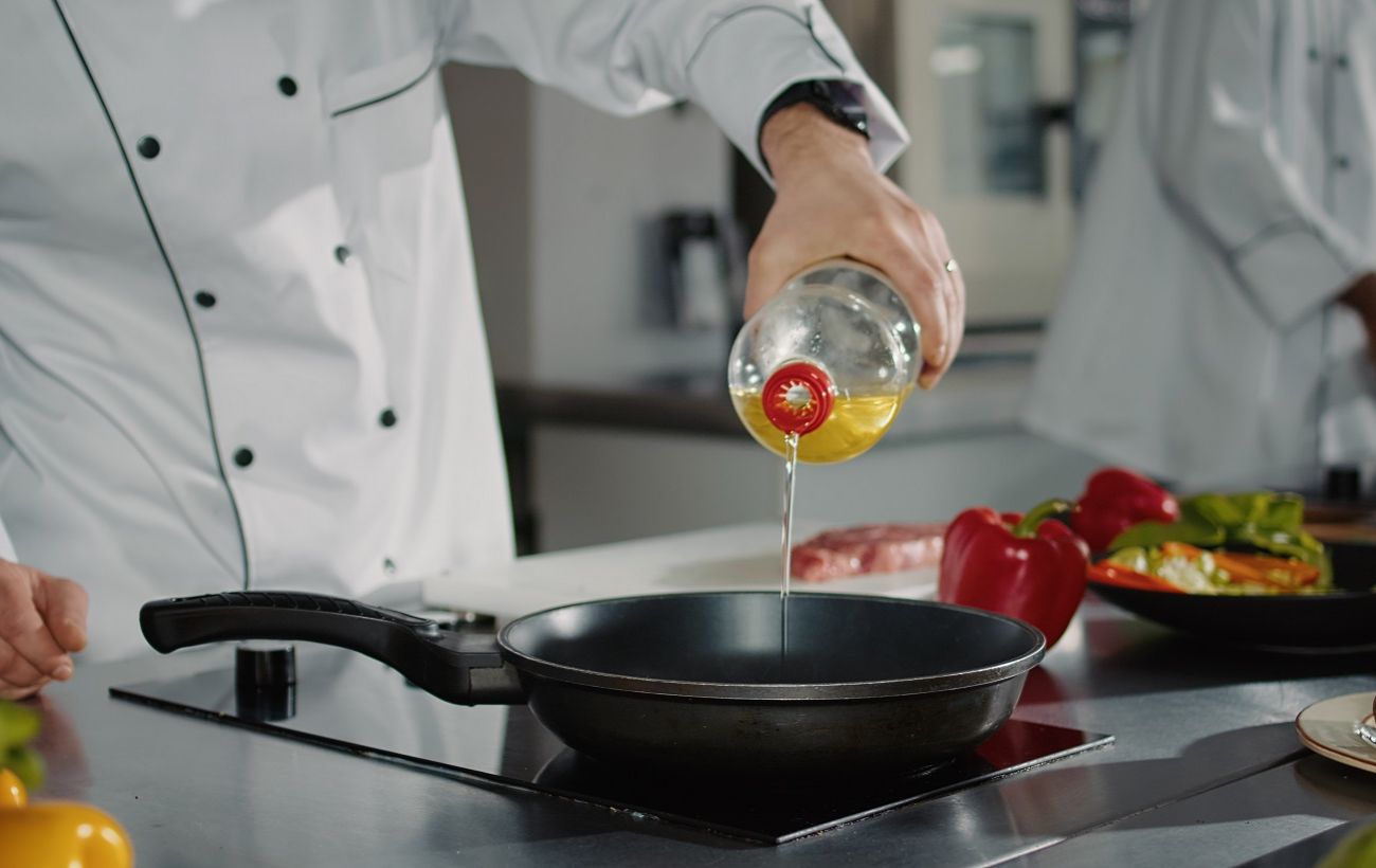 Яку олію обрати для смаження: експерти назвали найкориснішу