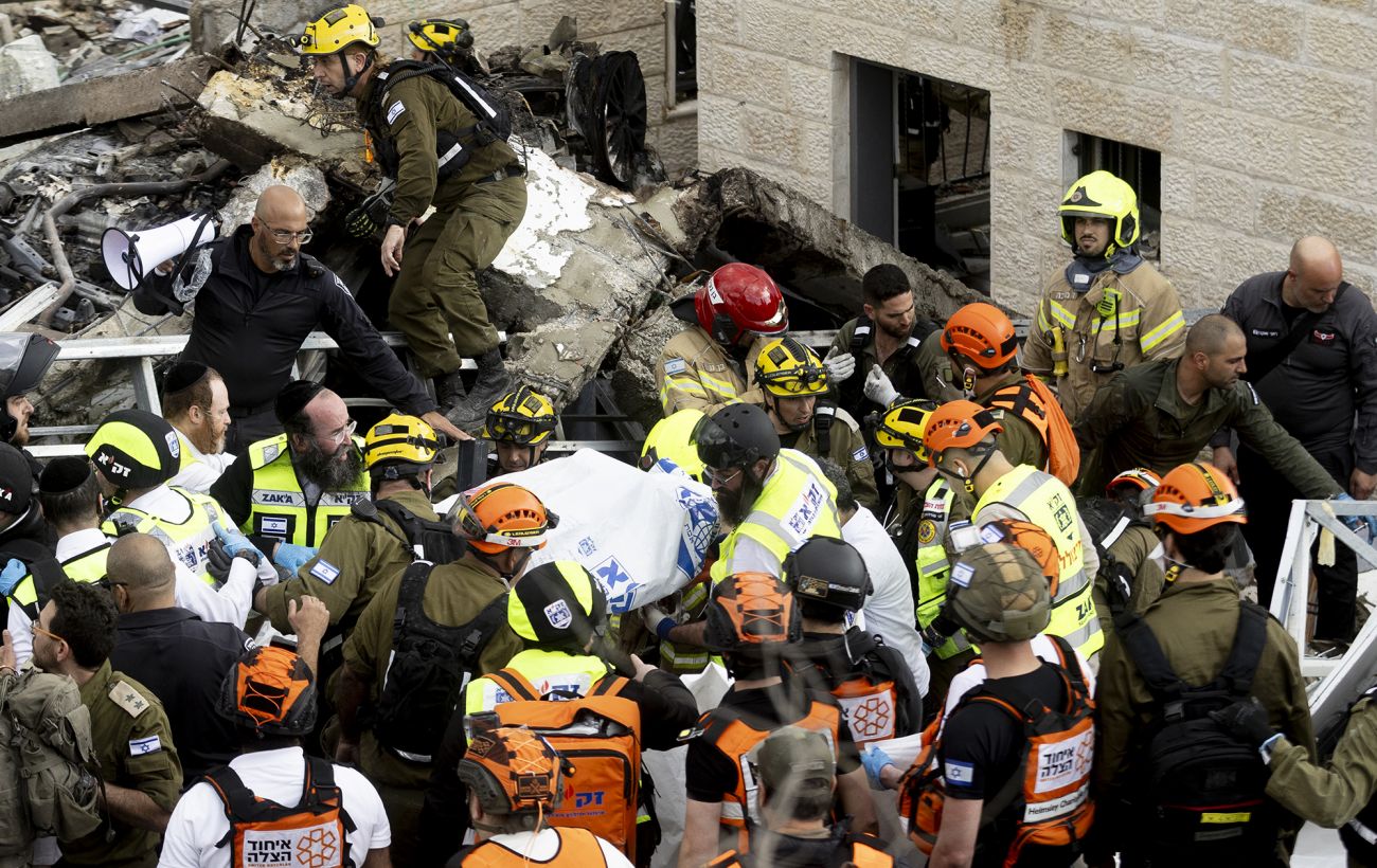 Іран атакував Дімону та Арад в Ізраїлі: пошкоджено житлові будинки, більше сотні людей постраждали