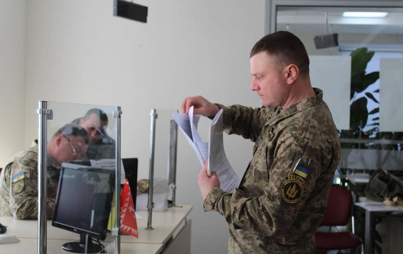 Онлайн оновити неможливо. З якими відстрочками найчастіше бувають складнощі