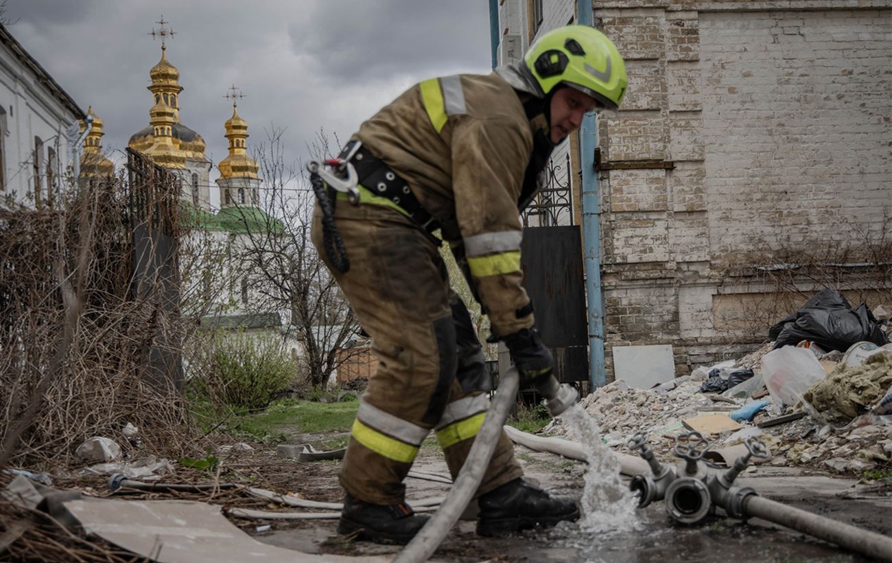 Дим над Києво-Печерською лаврою: у ДСНС повідомили деталі загоряння на Печерську