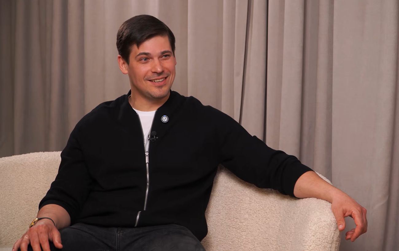 "Це важко прийняти". Зірка "Кріпосної" зізнався, чи готовий до мобілізації в Україні