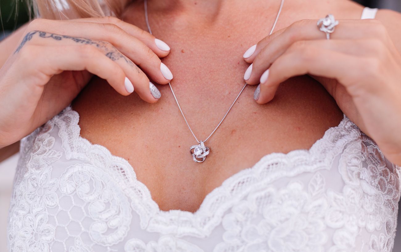 "Краде" ваш шанс розбагатіти: цим знакам Зодіаку заборонено носити срібло