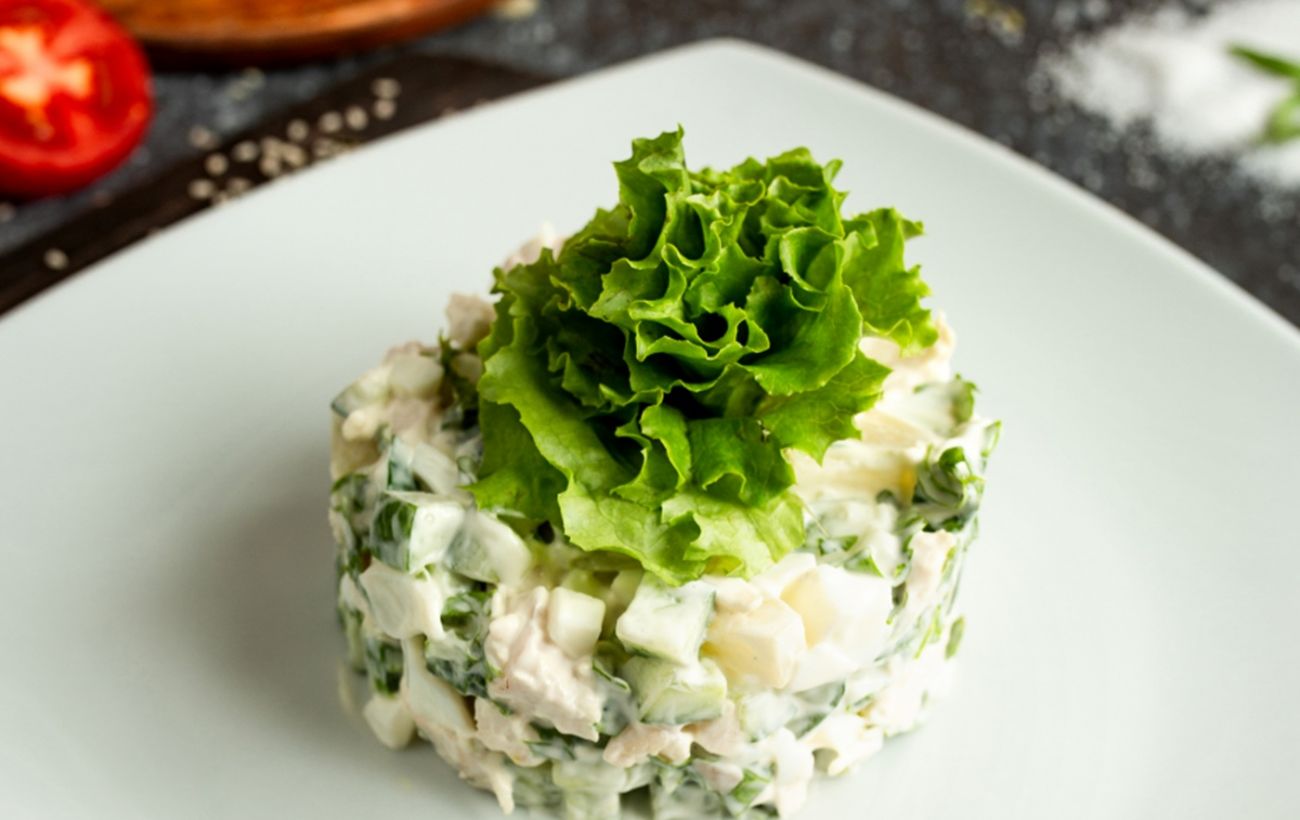 Майонез більше не потрібен: це ідеальна формула заправки для салату з весняних овочів