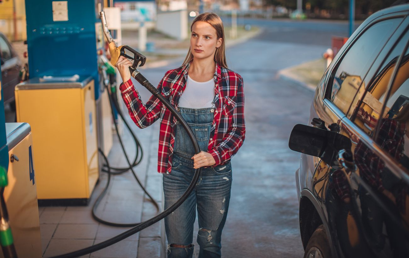 АЗС знову "переписали" ціни: де пальне подешевшало 18 квітня