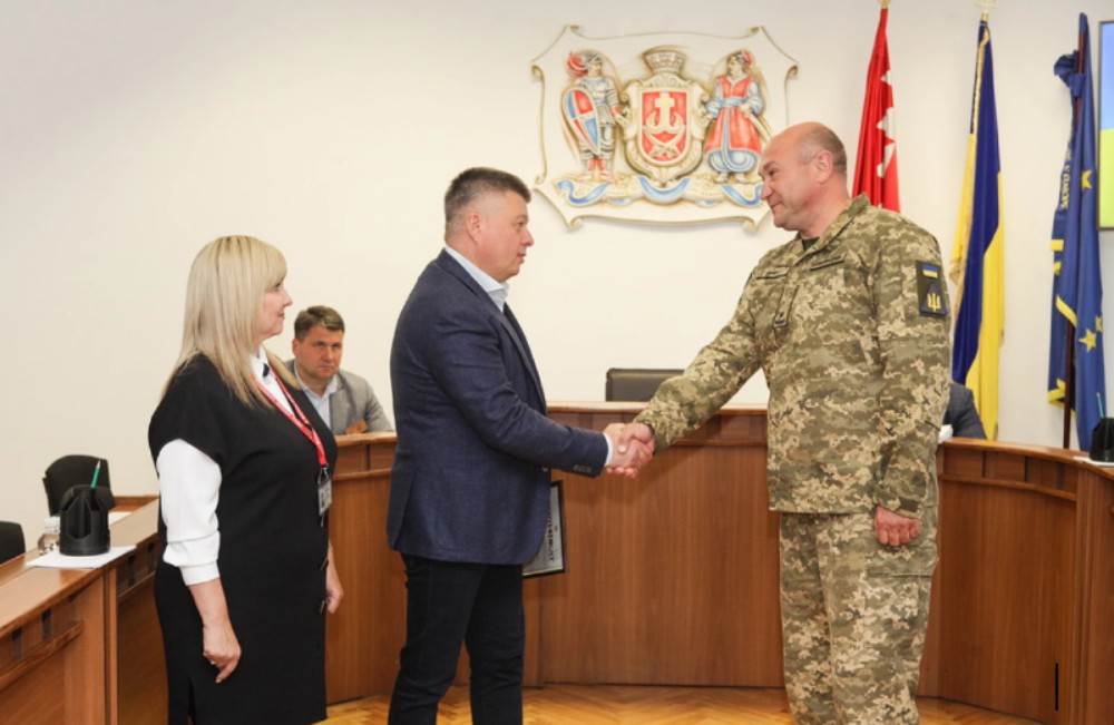 Ветеран із Вінниці отримав сертифікат на придбання автомобіля: вдячність за силу й відданість