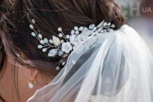 Плакали всі: наречена, яка страждає на рак, виконала передсмертне бажання та вийшла заміж
